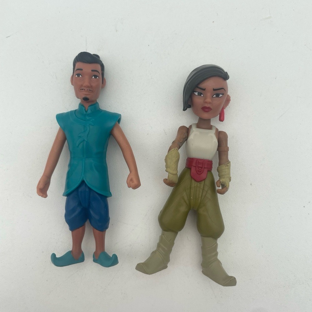 Disney V3689A Raya and the dragon Movie Collectible Figurine cake top